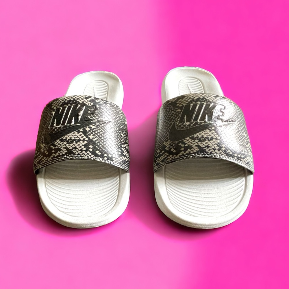 NIKE Animal Print Slides • Size 9 • Women - Picture 2 of 10